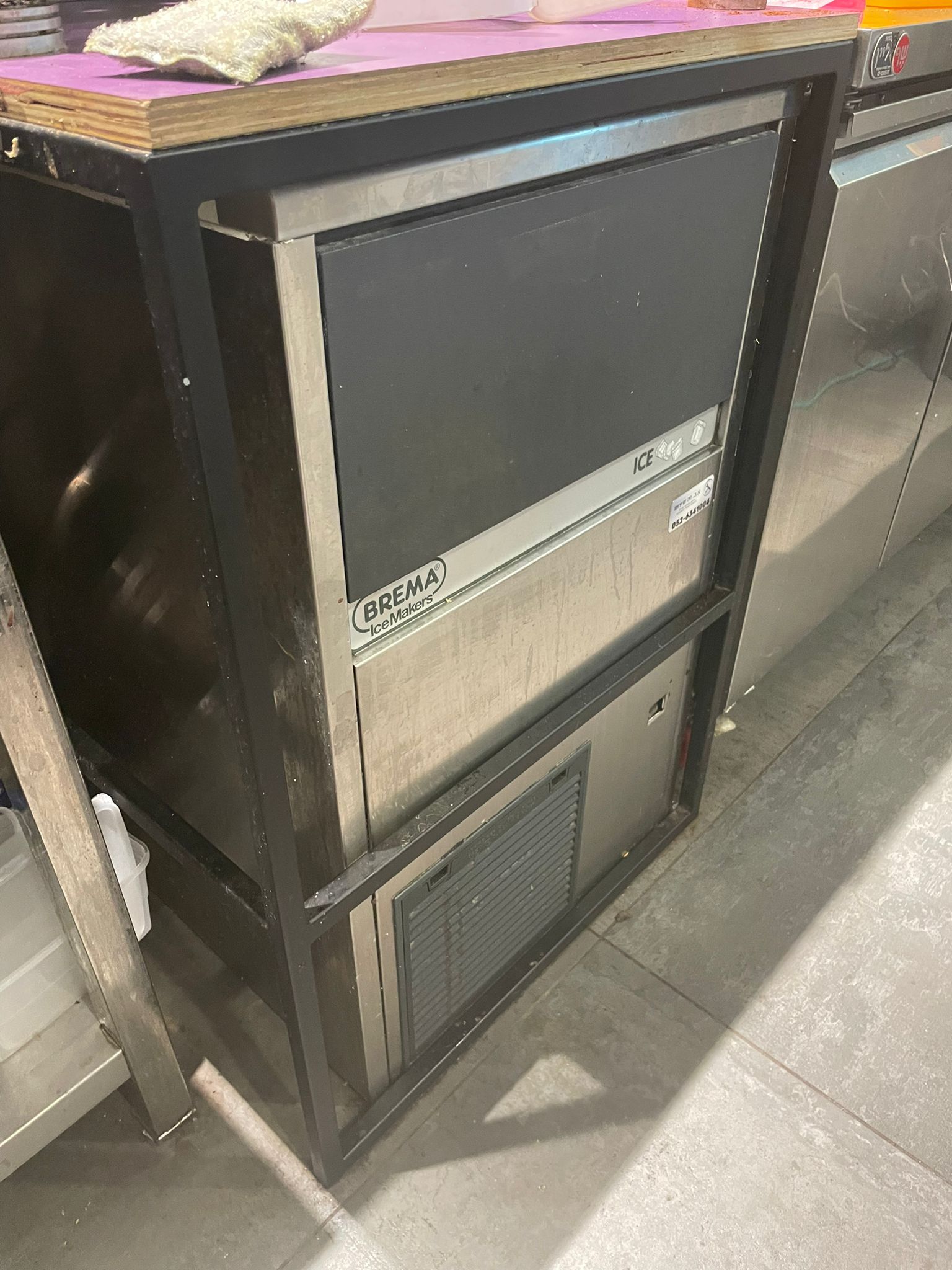 תמונה 1 ,מכונת קרח תעשייתית למכירה בתל אביב מוצרי חשמל  ציוד מטבח