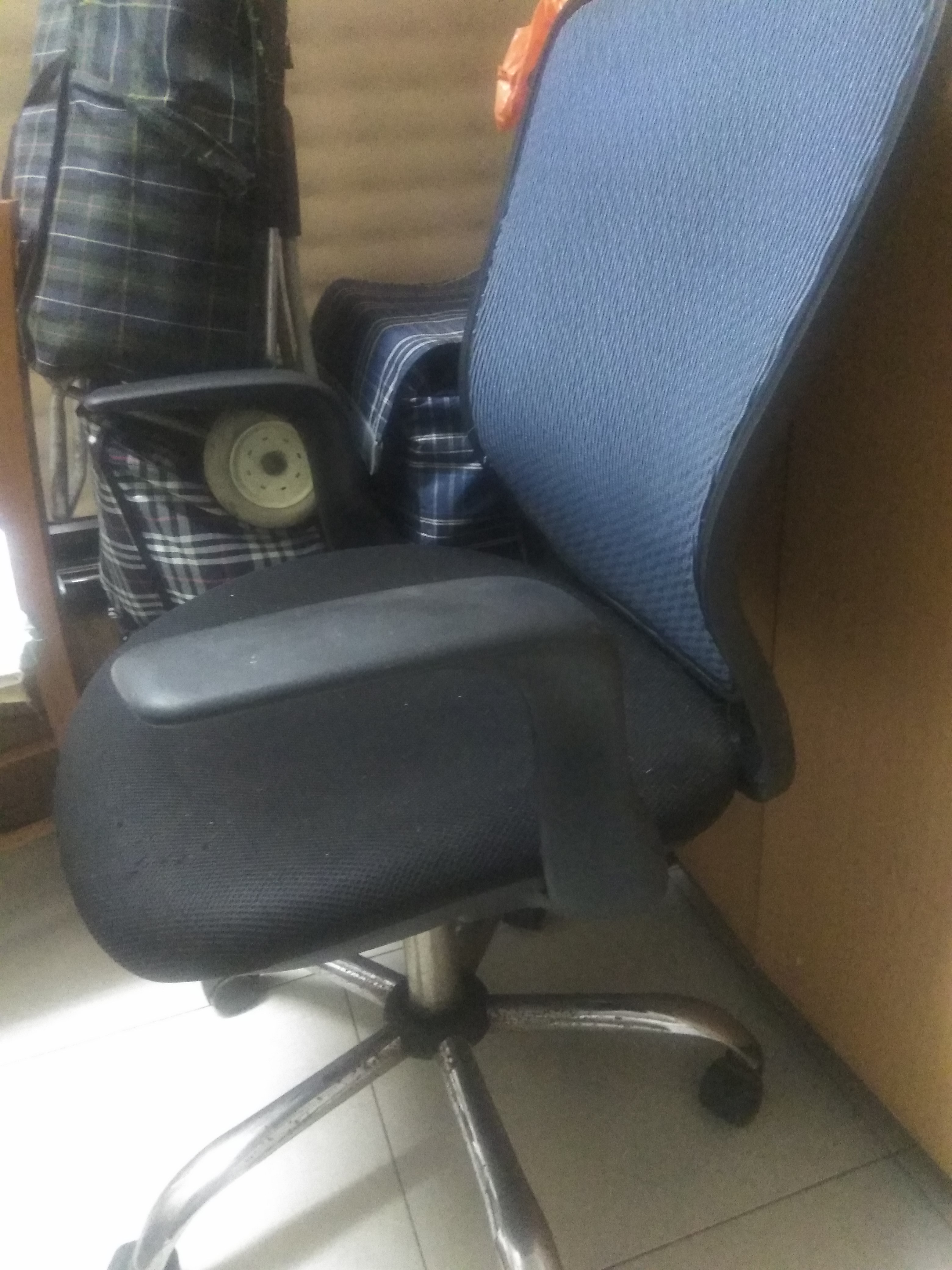 תמונה 1 ,כיסא למכירה בתל אביב ציוד משרדי  ריהוט משרדי