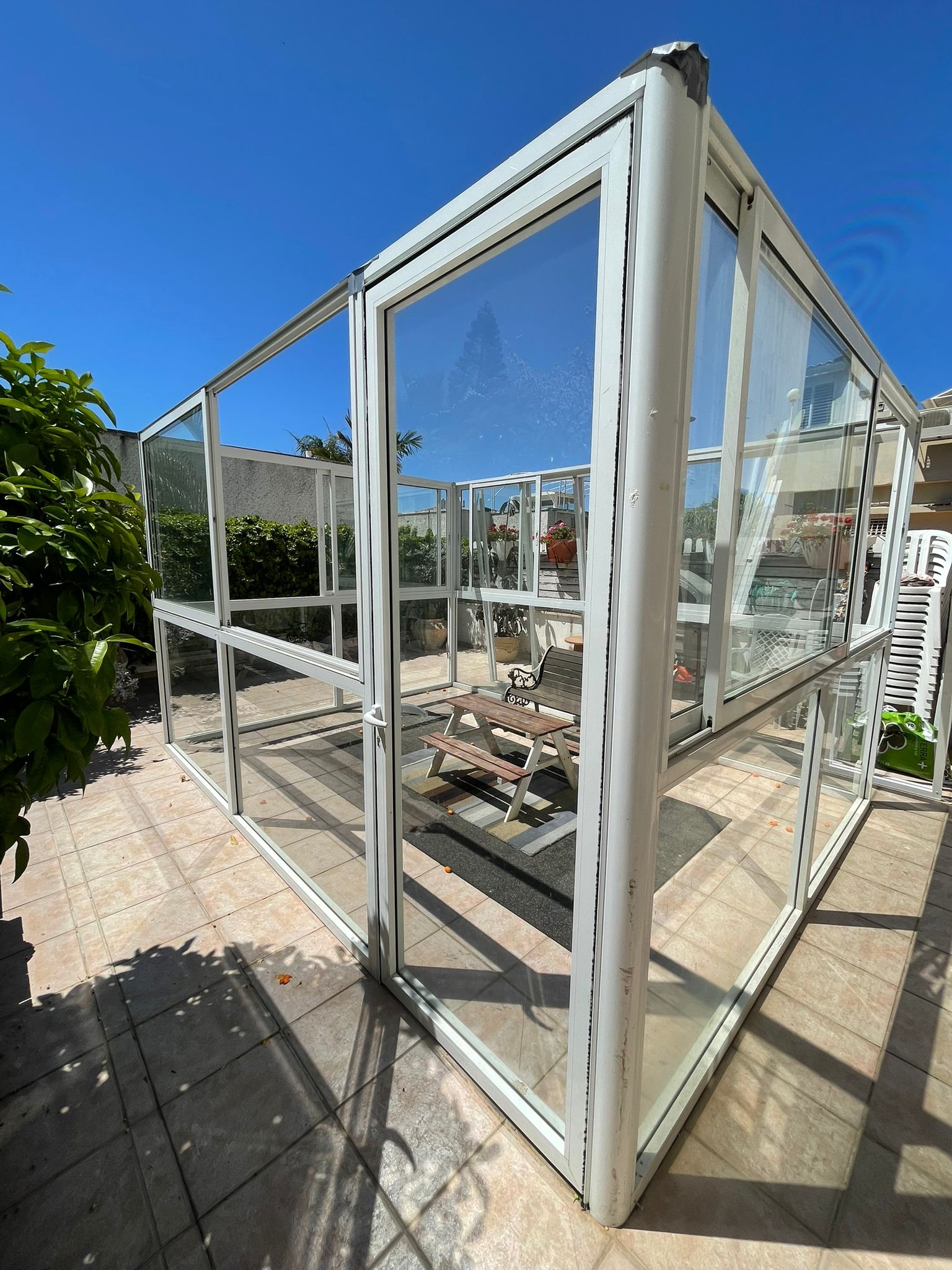 תמונה 2 ,מבנה אלומיניום וזכוכית למכירה בהרצליה לגינה  מחסן