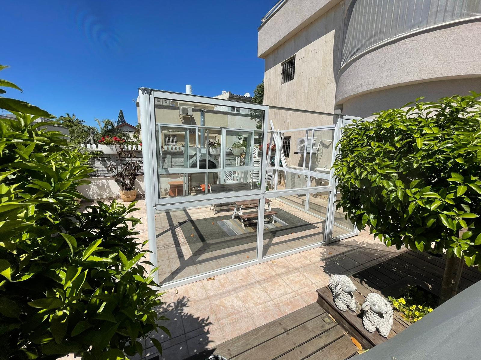 תמונה 3 ,מבנה אלומיניום וזכוכית למכירה בהרצליה לגינה  מחסן