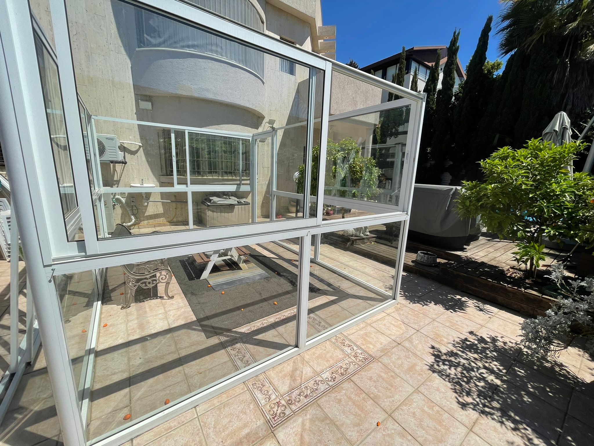 תמונה 5 ,מבנה אלומיניום וזכוכית למכירה בהרצליה לגינה  מחסן