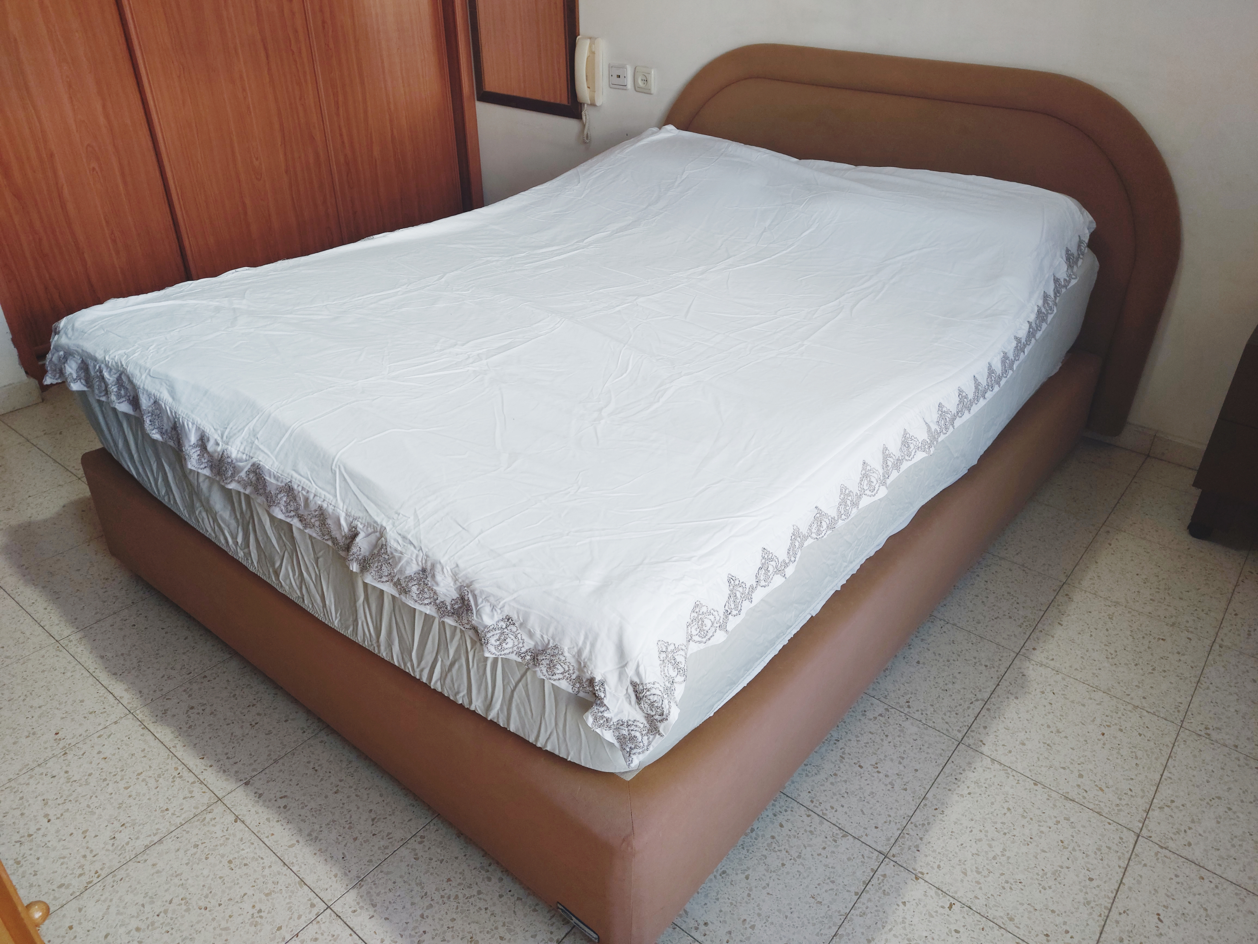 תמונה 1 ,מיטה זוגית עם ארגז מצעים למכירה בקרית אונו ריהוט  מיטות