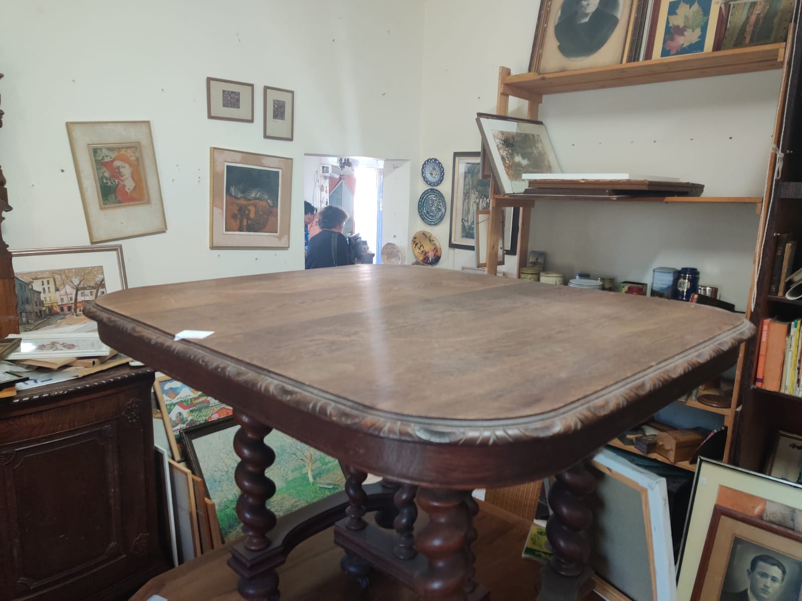 תמונה 2 ,שולחן עץ לפינת אוכל עתיק למכירה בעספיא ריהוט  שולחנות