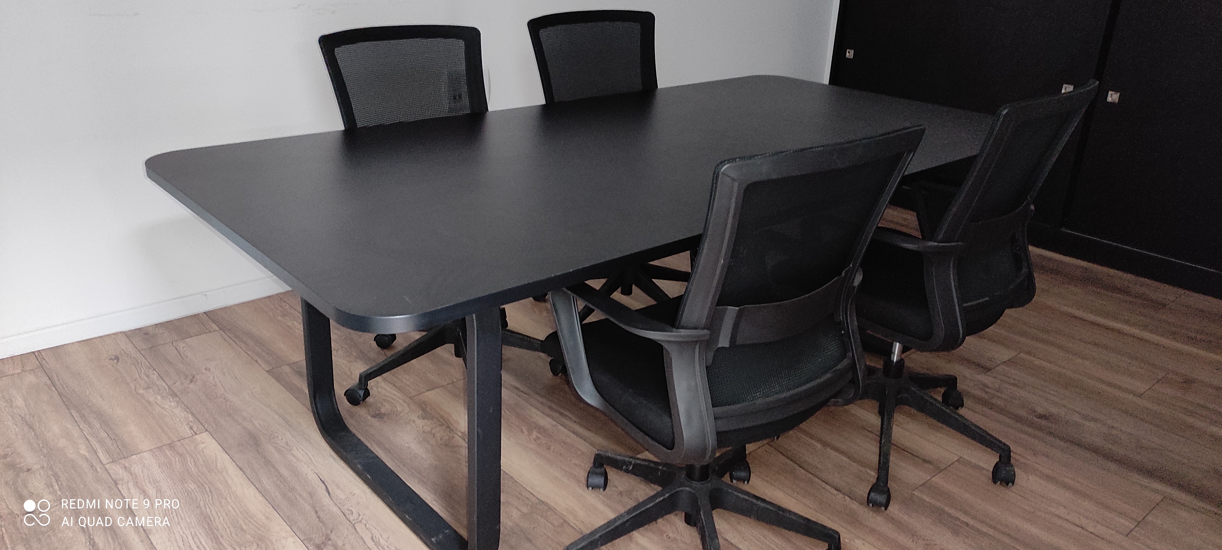 תמונה 1 ,שולחן ישיבות + שולחן מנהל למכירה בראשון לציון ציוד משרדי  ריהוט משרדי