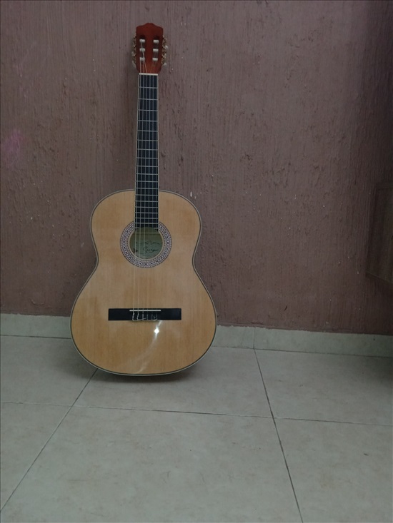תמונה 1 ,גיטרה קלאסית  למכירה בירושלים  כלי נגינה  גיטרה קלאסית