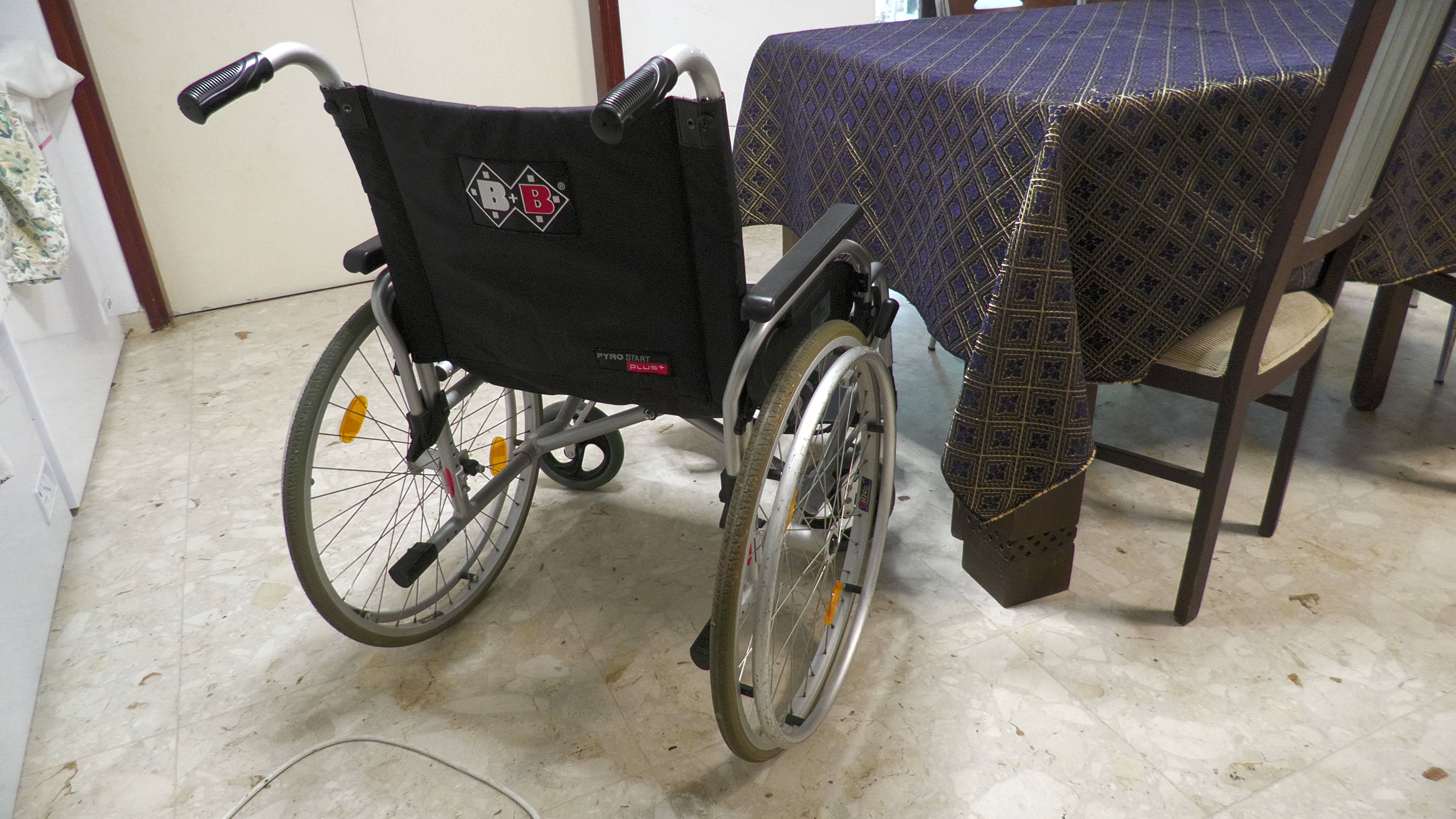 תמונה 1 ,כסא גלגלים מתקפל B+B למכירה בהרצליה ציוד סיעודי/רפואי  כסא גלגלים