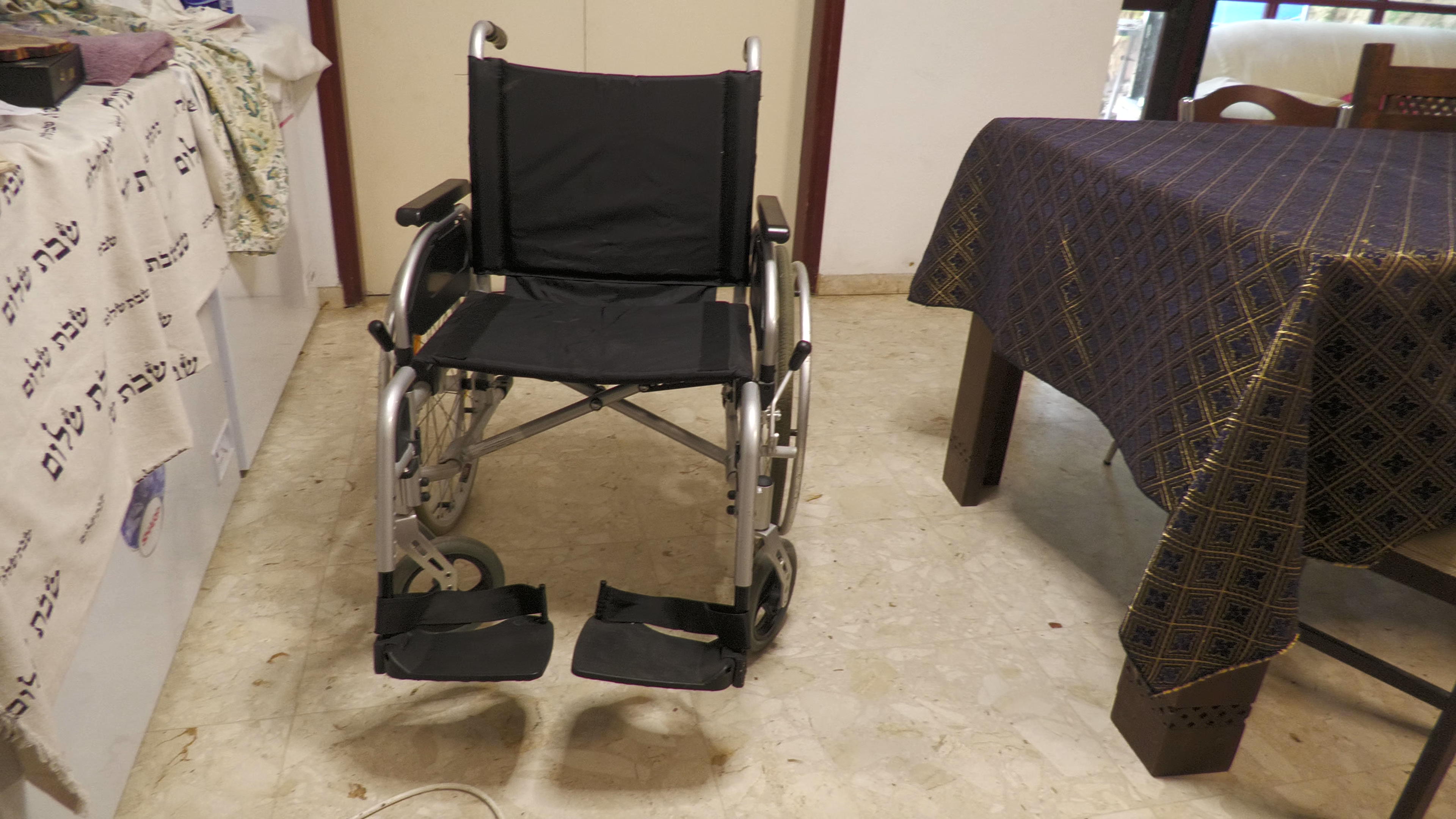 תמונה 3 ,כסא גלגלים מתקפל B+B למכירה בהרצליה ציוד סיעודי/רפואי  כסא גלגלים