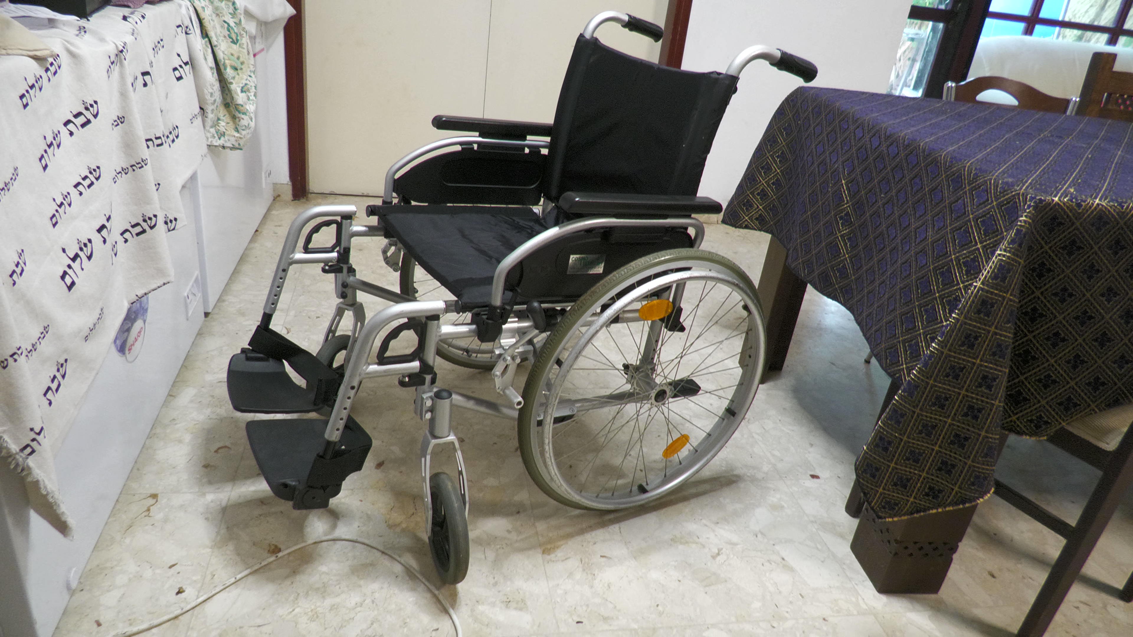 תמונה 4 ,כסא גלגלים מתקפל B+B למכירה בהרצליה ציוד סיעודי/רפואי  כסא גלגלים