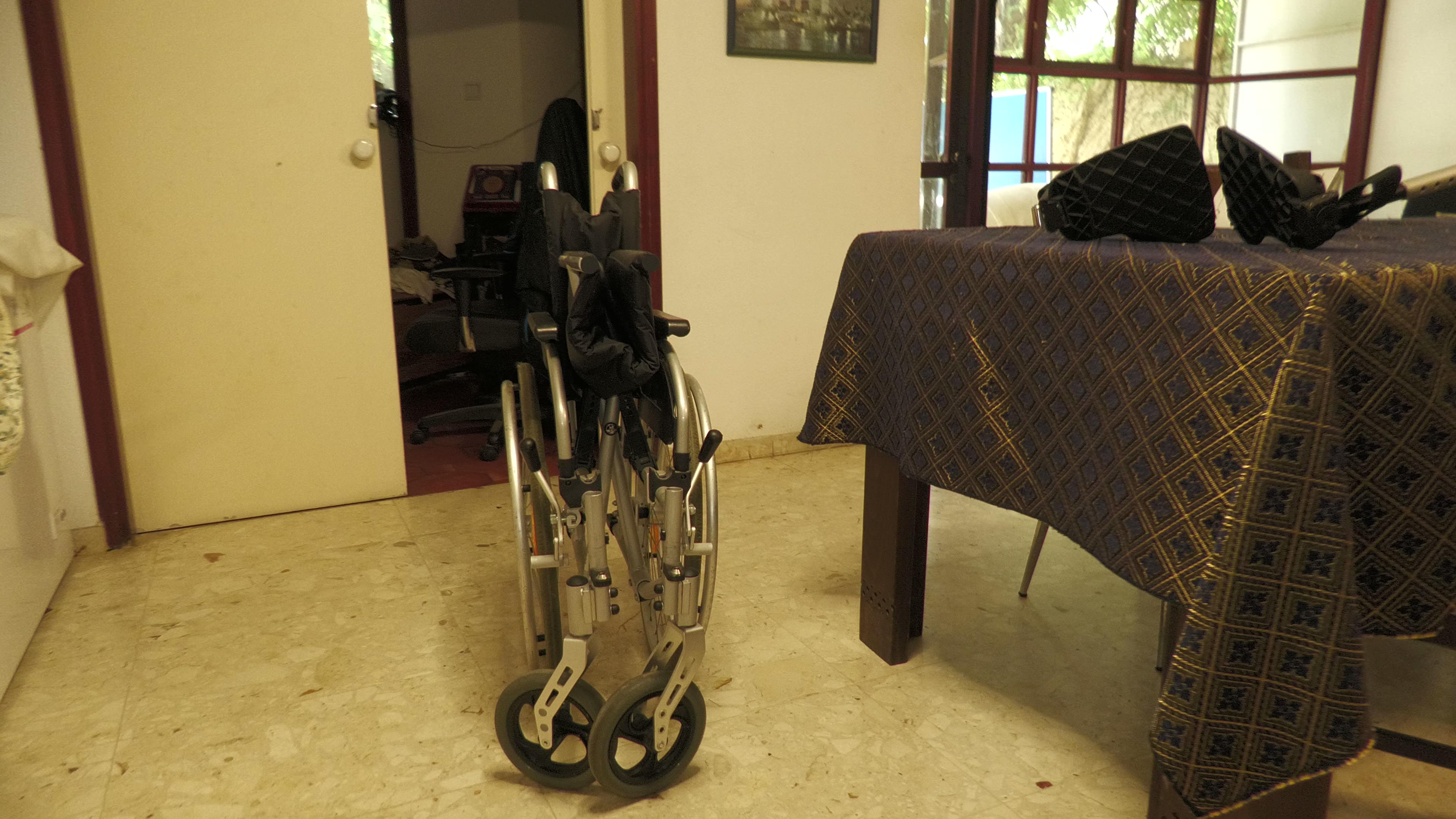 תמונה 5 ,כסא גלגלים מתקפל B+B למכירה בהרצליה ציוד סיעודי/רפואי  כסא גלגלים