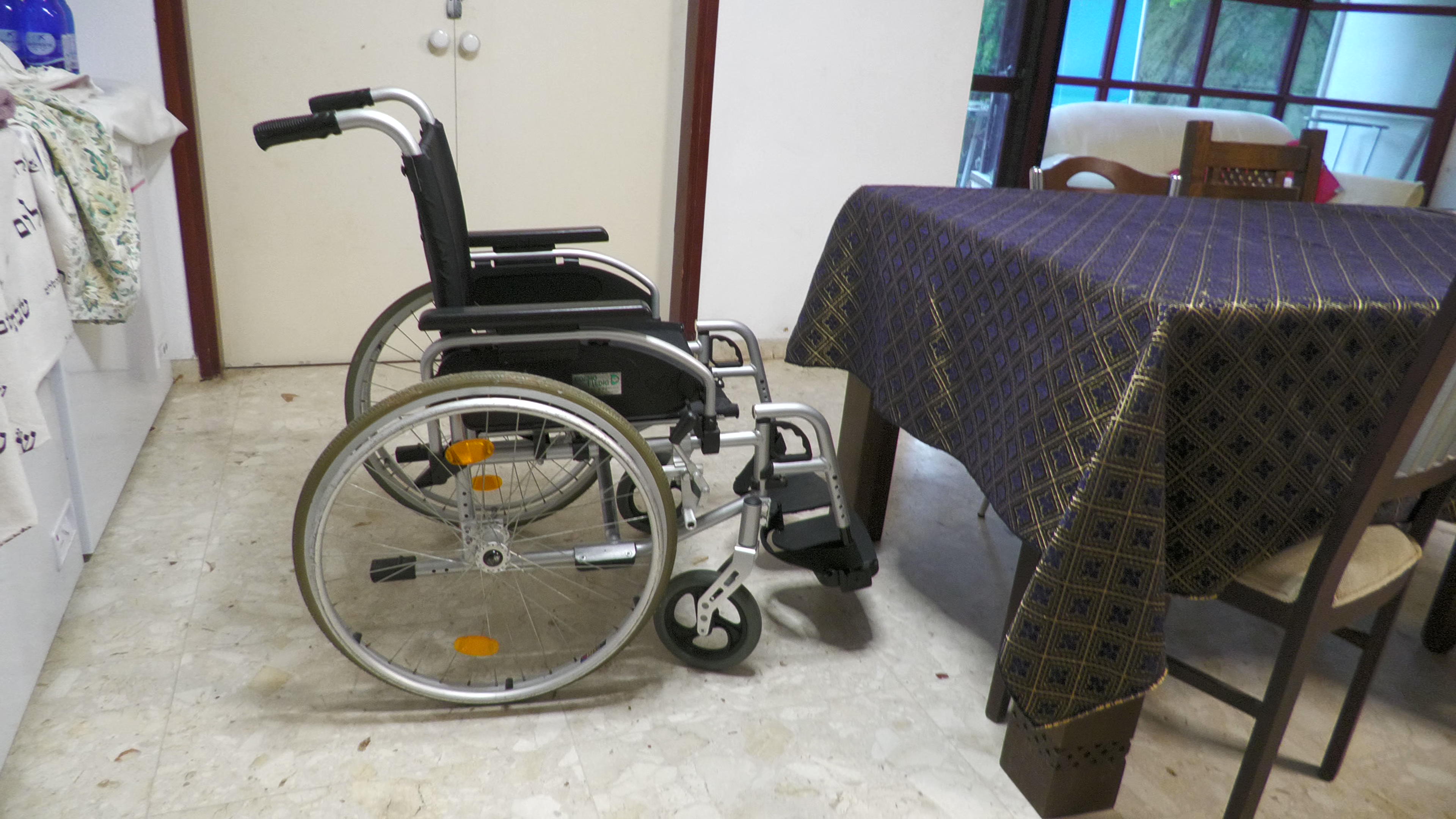 תמונה 8 ,כסא גלגלים מתקפל B+B למכירה בהרצליה ציוד סיעודי/רפואי  כסא גלגלים