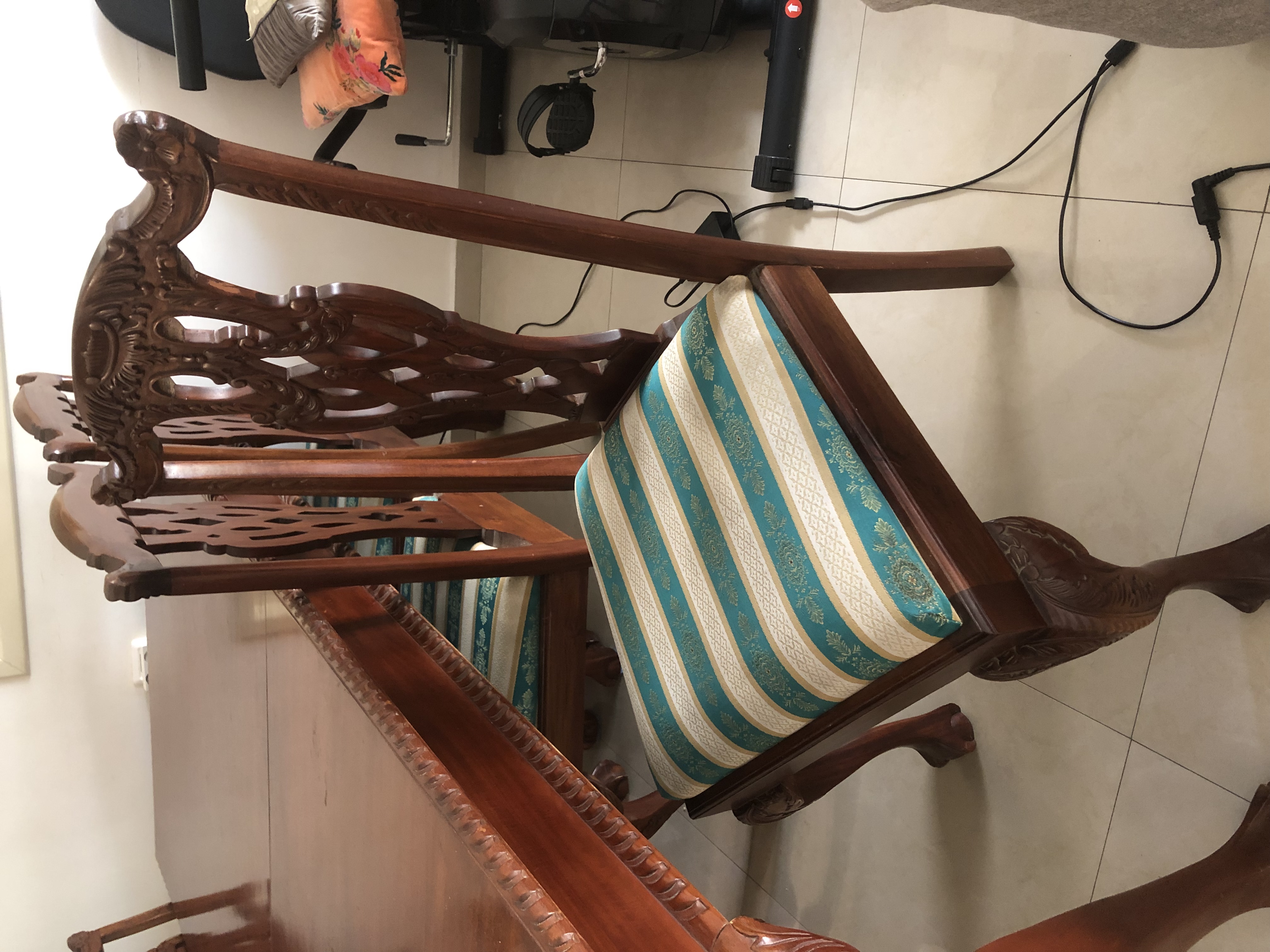 תמונה 1 ,שולחן ושש כיסאות. ריהוט איטלקי למכירה בחולון בת ים תל אביב ריהוט  פינת אוכל