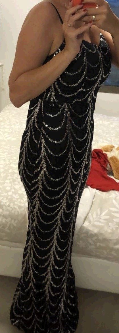 שמלת ערב שחורה עם פייטים 