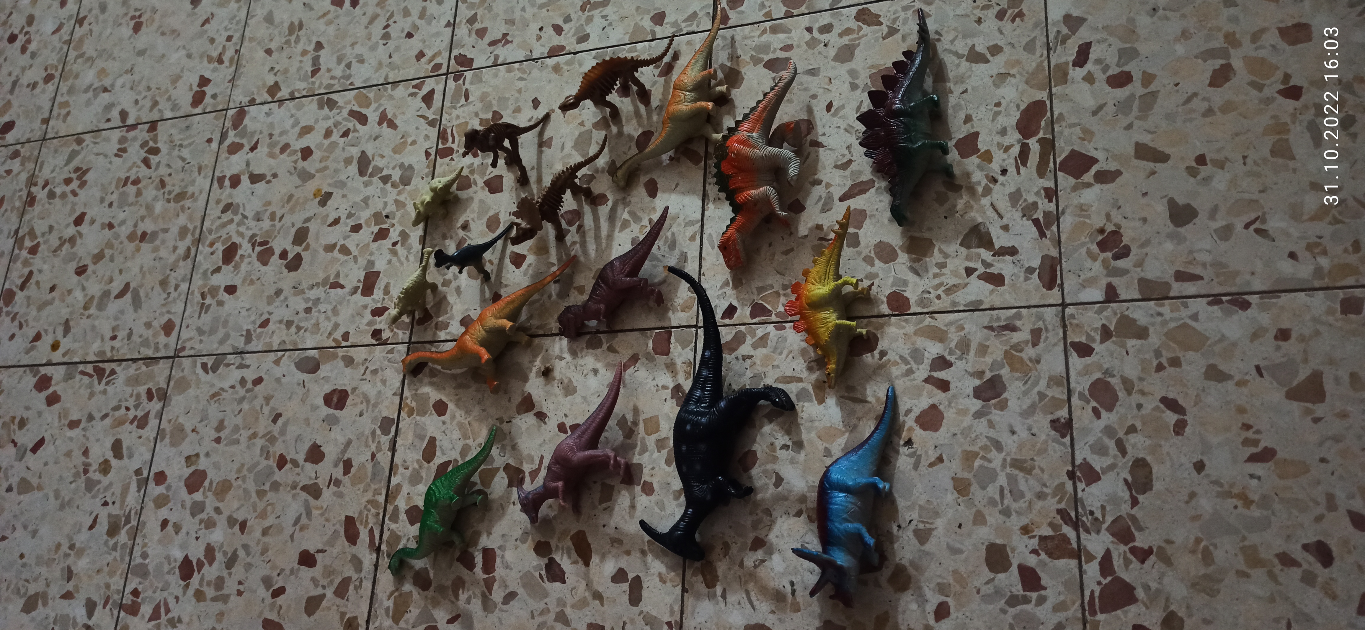 תמונה 1 ,16 דמויות של דניזאורים למכירה ביבנה לתינוק ולילד  משחקים וצעצועים