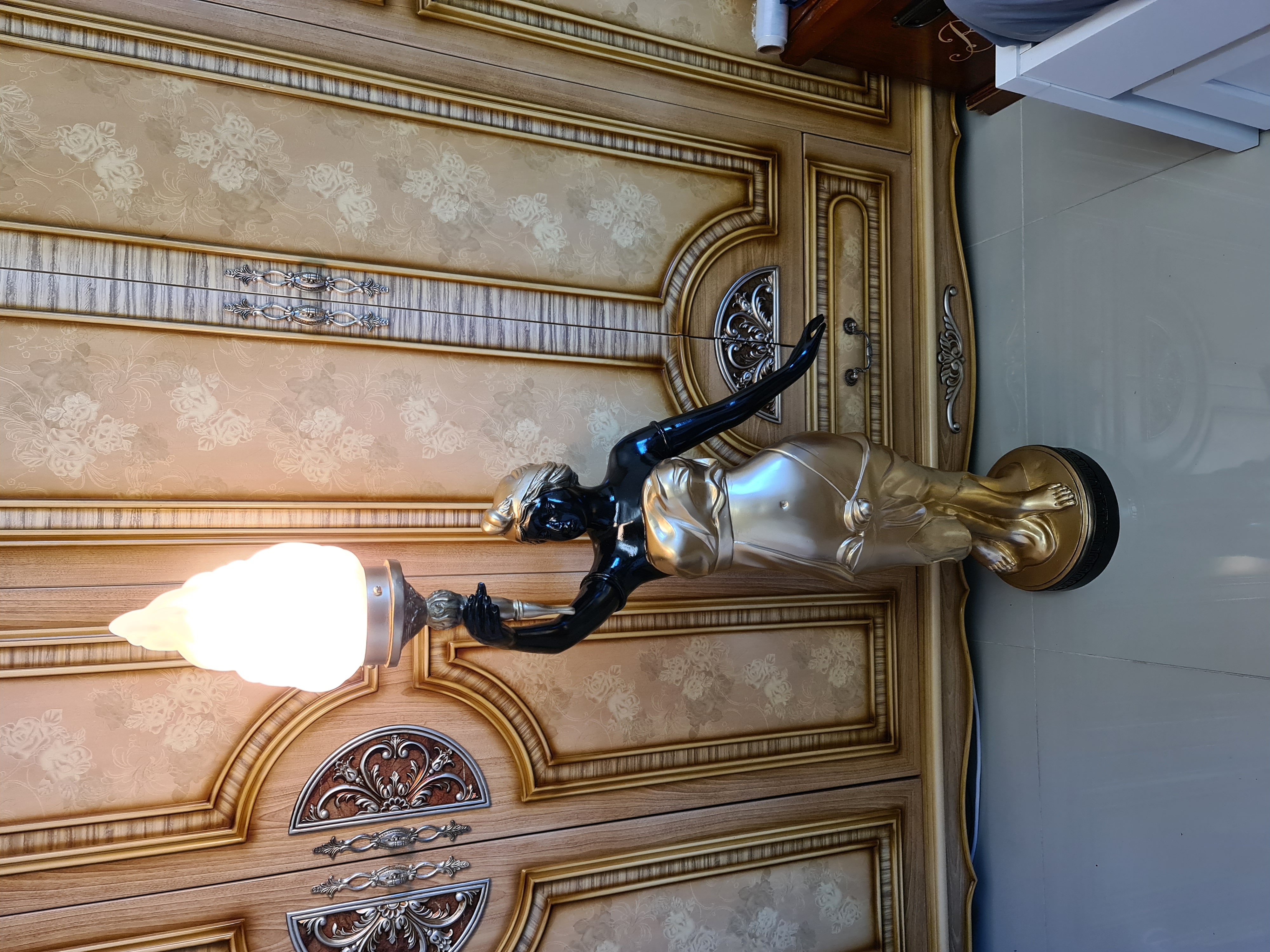 תמונה 5 ,מנורה עומדת מדהימה מברונזה למכירה בתל אביב ריהוט  אחר