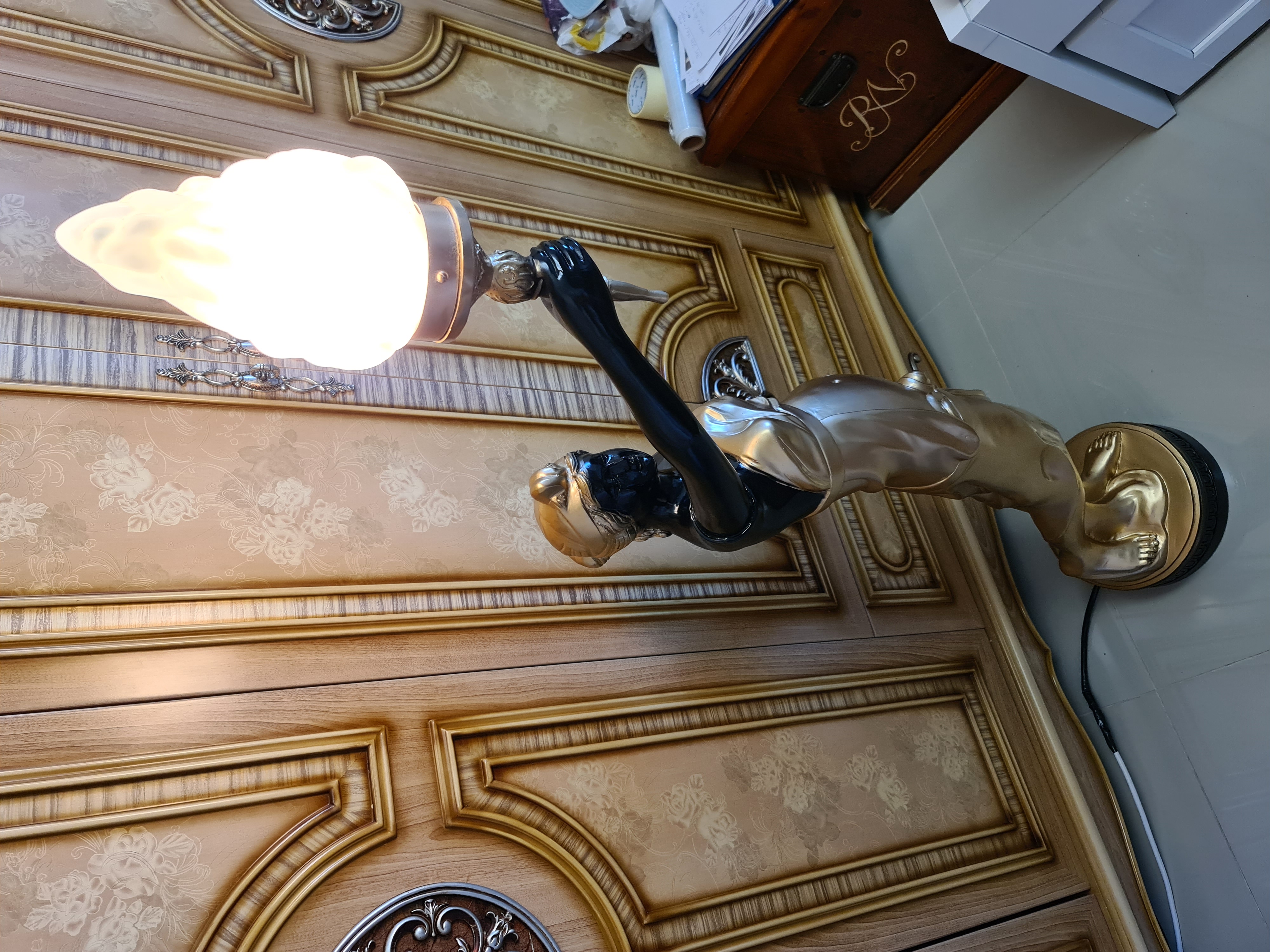 תמונה 8 ,מנורה עומדת מדהימה מברונזה למכירה בתל אביב ריהוט  אחר
