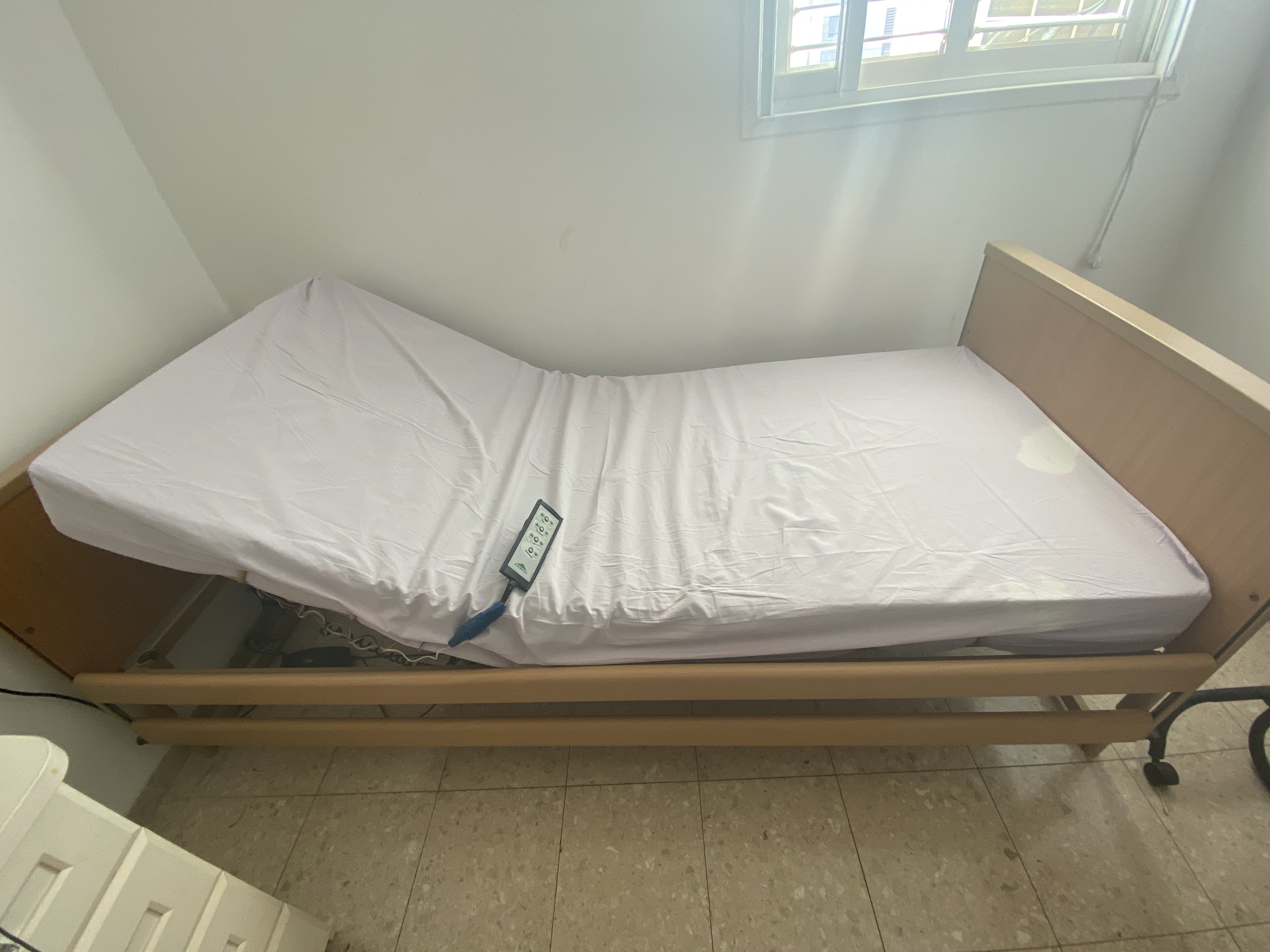 תמונה 3 ,מיטה סעודית עם מנגנון חשמלי  למכירה בנתניה ריהוט  מיטות