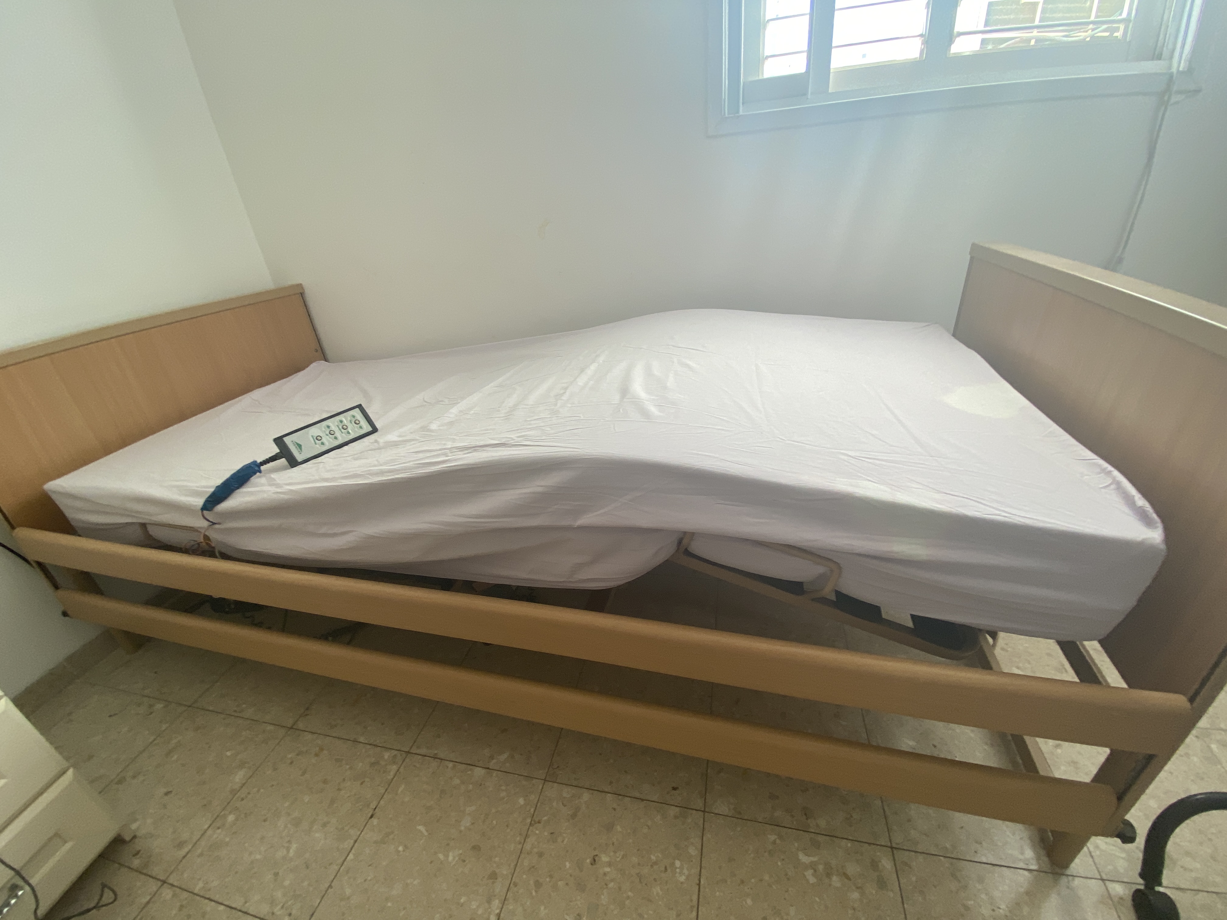 תמונה 4 ,מיטה סעודית עם מנגנון חשמלי  למכירה בנתניה ריהוט  מיטות