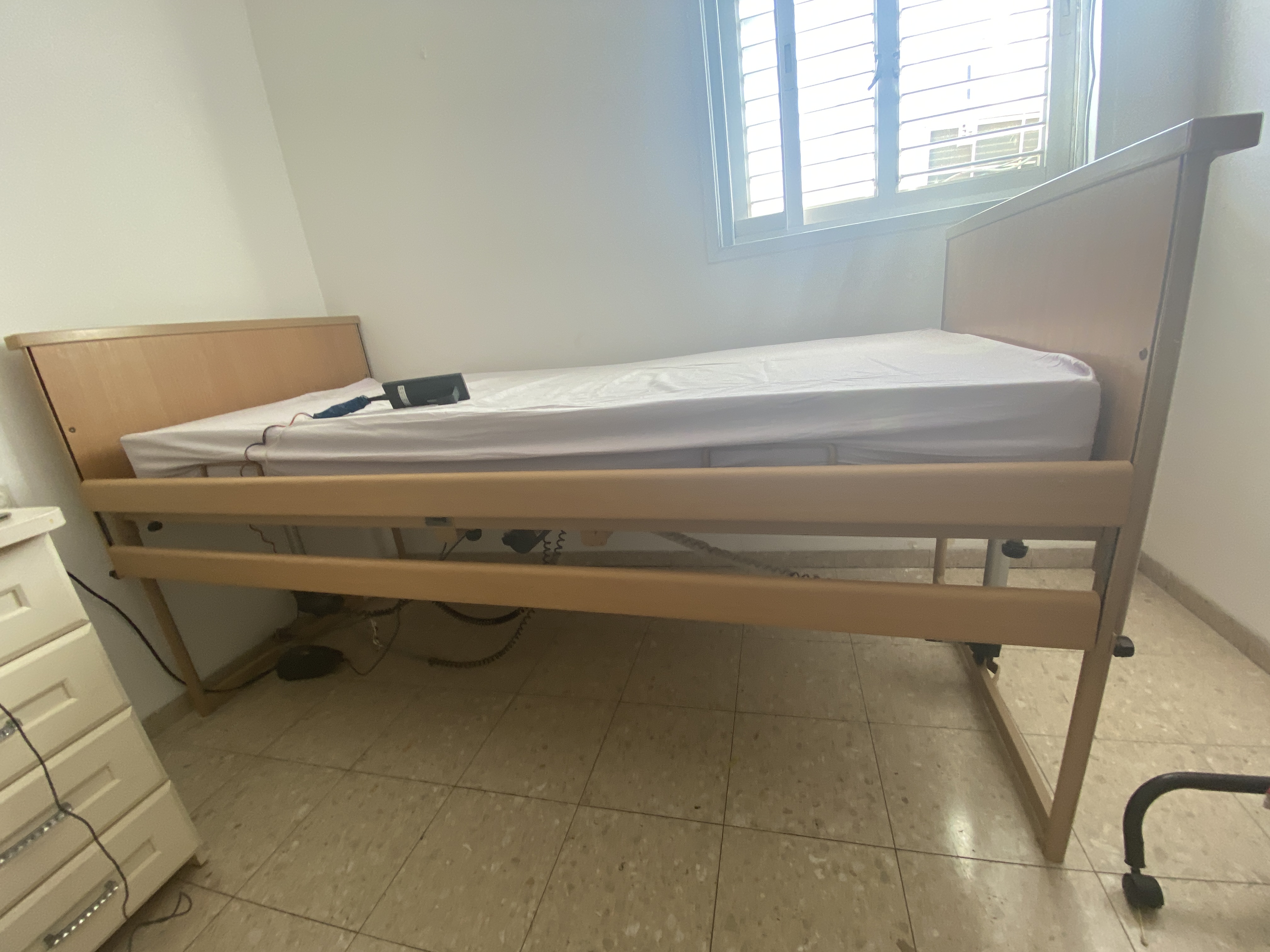 תמונה 5 ,מיטה סעודית עם מנגנון חשמלי  למכירה בנתניה ריהוט  מיטות