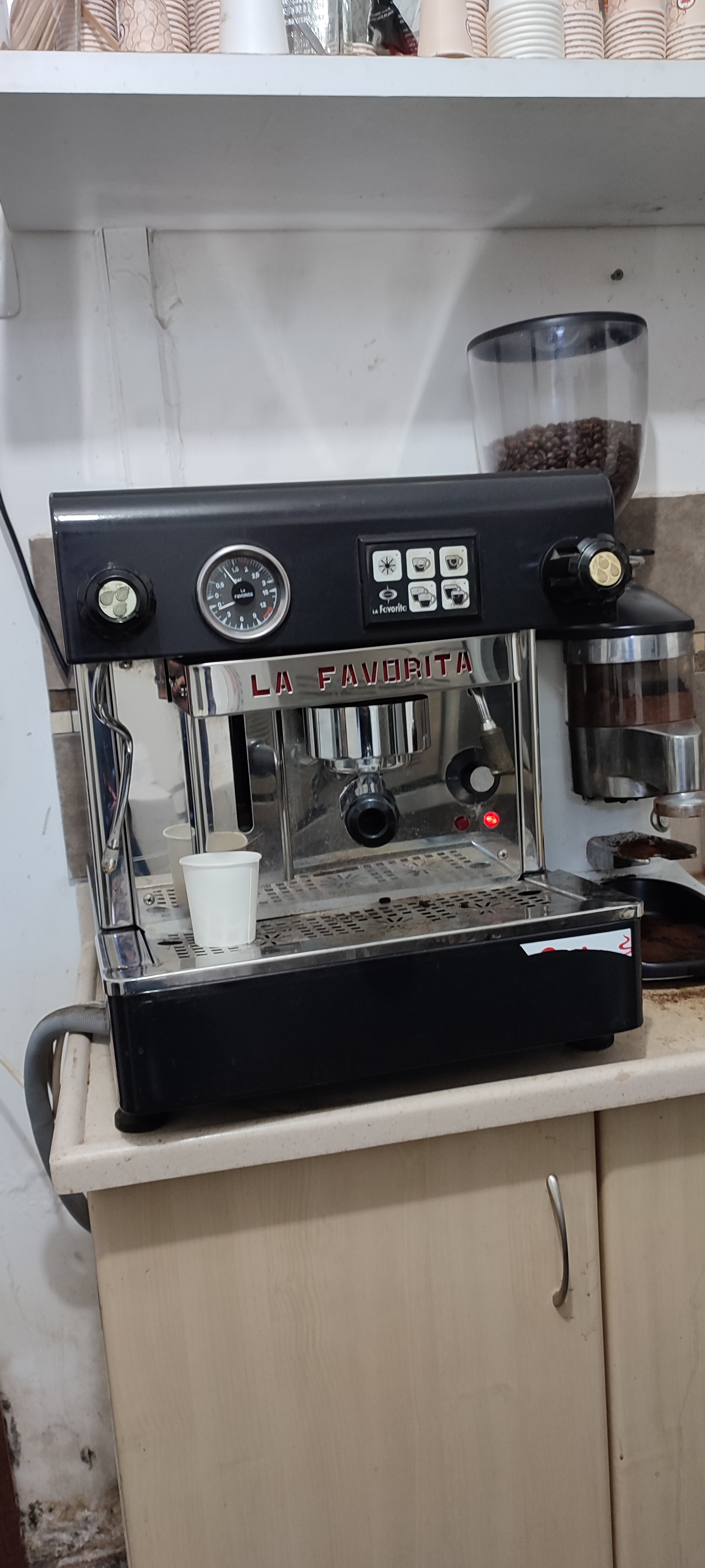 תמונה 2 ,מכונת קפה LAFVORITA למכירה באבן ספיר ציוד לעסקים  מזון ומשקאות