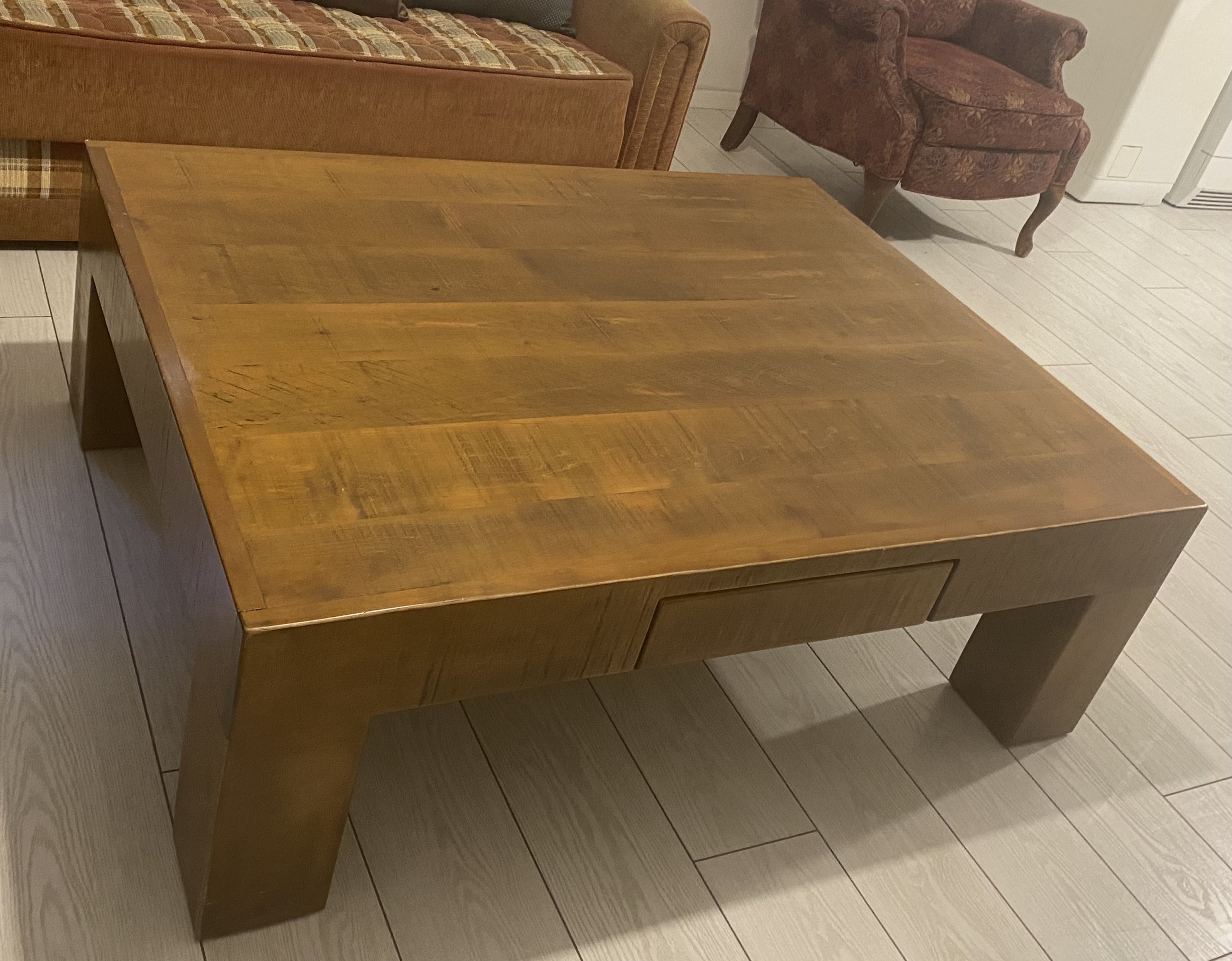 תמונה 2 ,שולחן עץ מלא מייפל לסלון למכירה בנס ציונה ריהוט  שולחנות