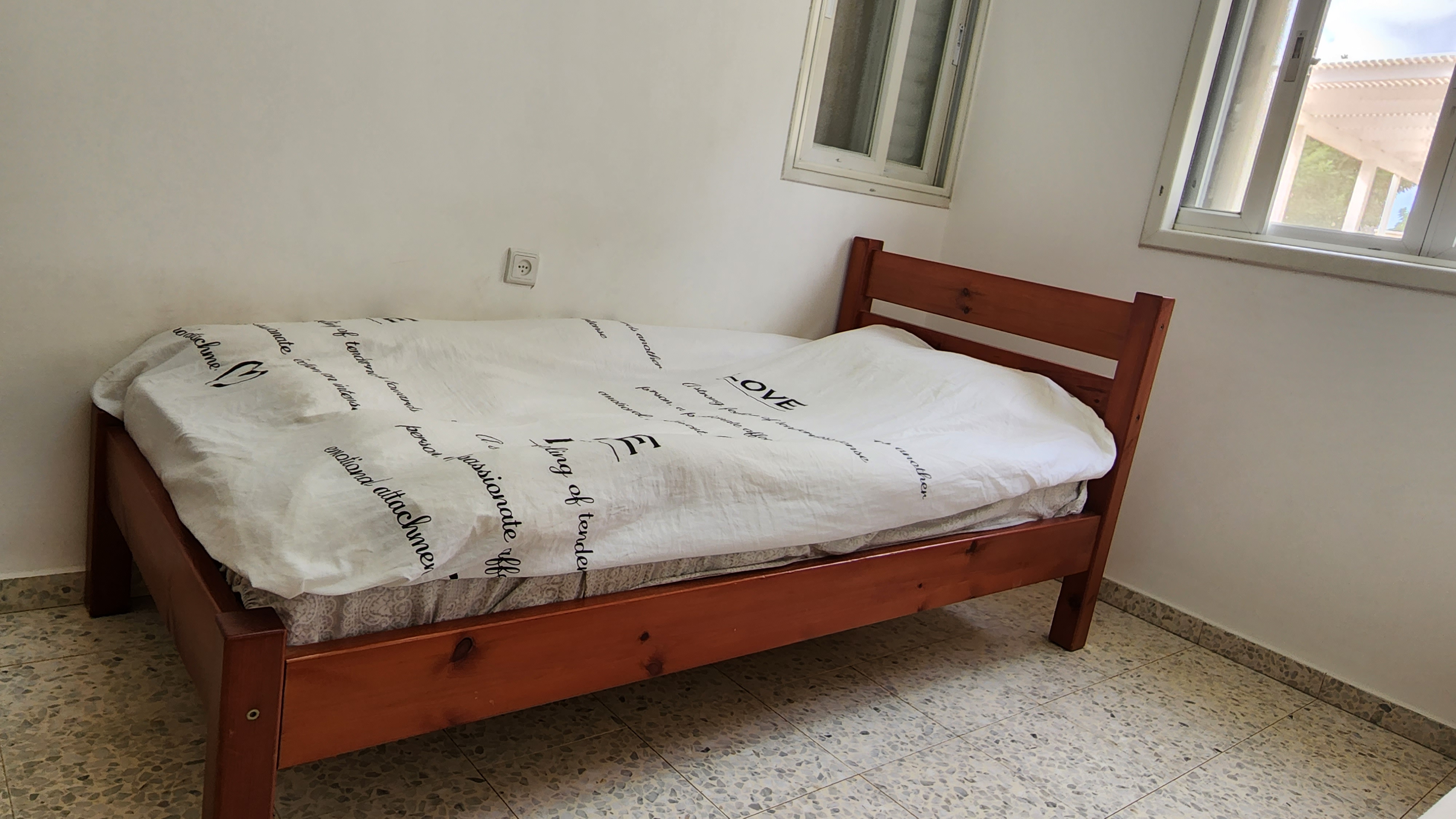 תמונה 1 ,2 מיטות יחיד למכירה ברמלה ריהוט  חדרי שינה