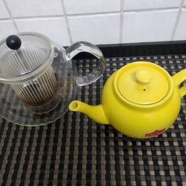 תמונה 2 ,שני קומקומי תה במצב מצוין למכירה בפתח תקווה כלי מטבח  שונות