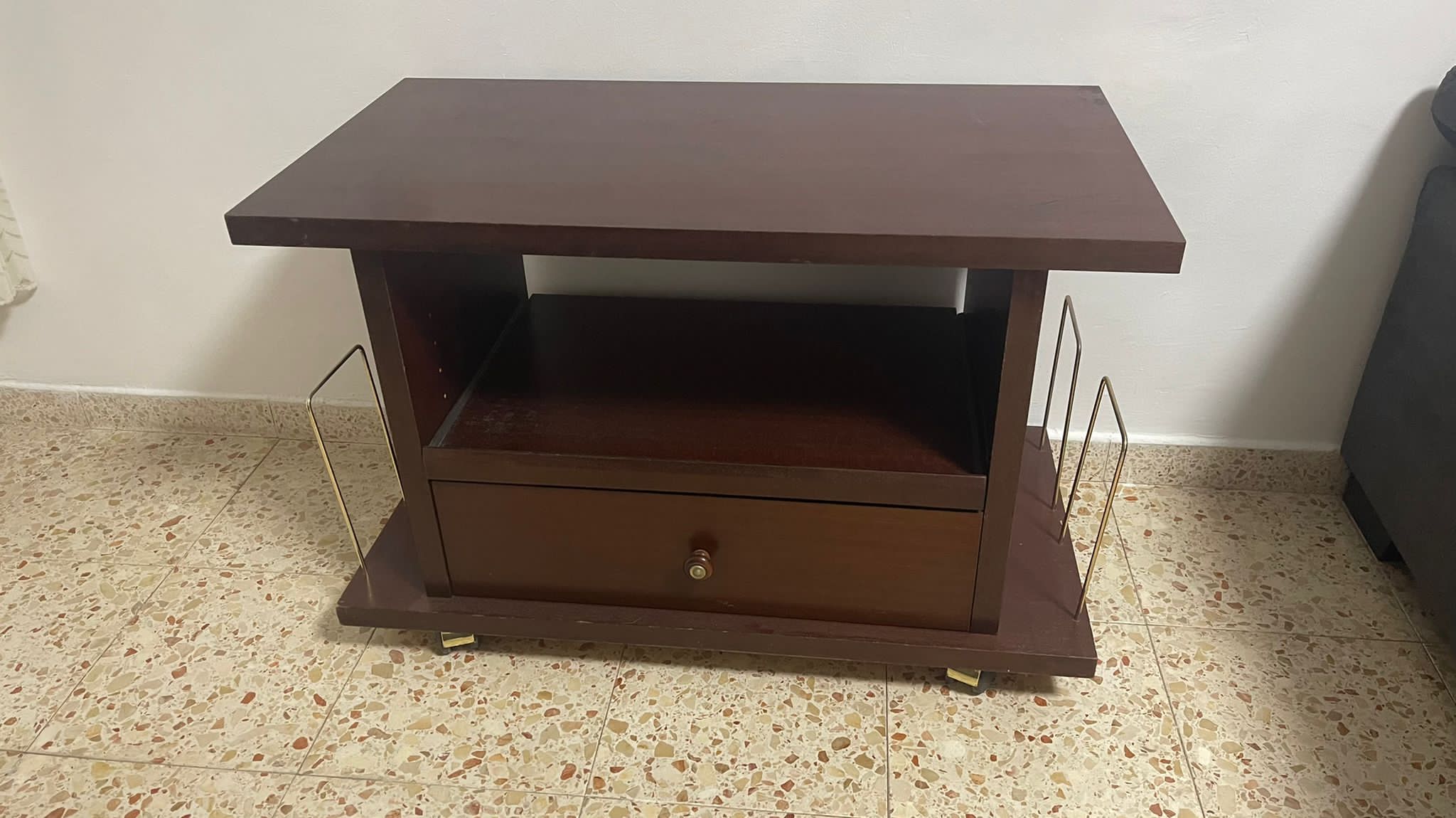 תמונה 1 ,שולחן טלויזיה למכירה ברמת גן ריהוט  שולחן טלוויזיה