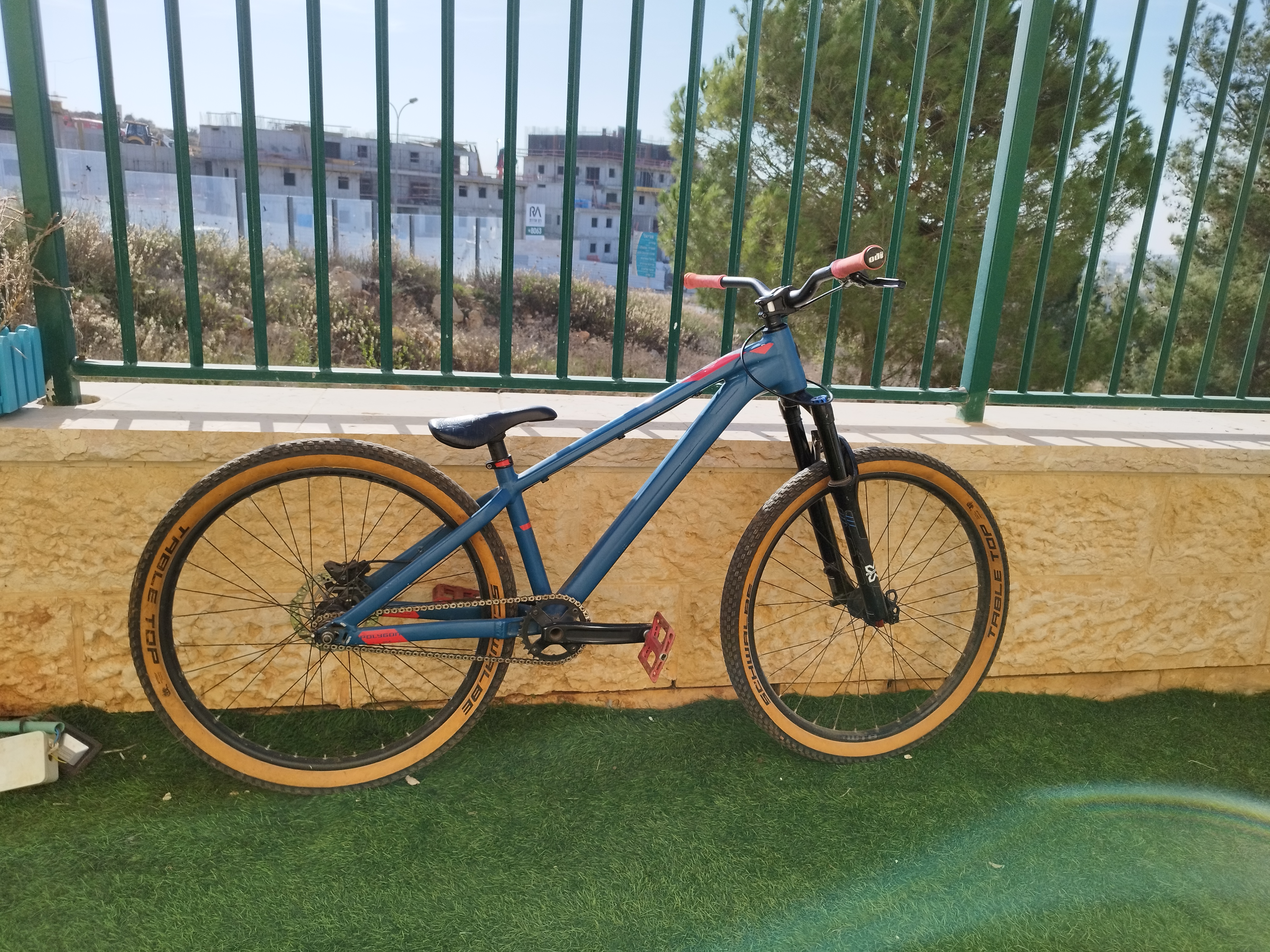 תמונה 1 ,אופני דירט של פוליגון  למכירה באריאל  אופניים  אופני פעלולים/BMX