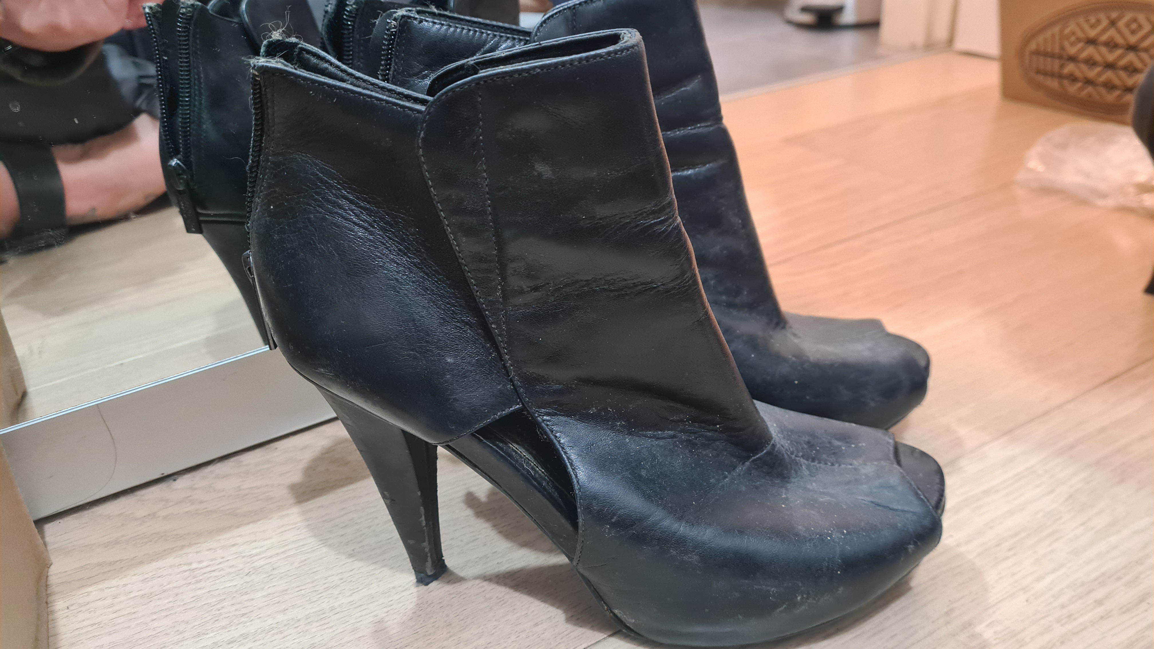 תמונה 4 ,נעליים למכירה בתל אביב יד-שניה לנשים  שונות