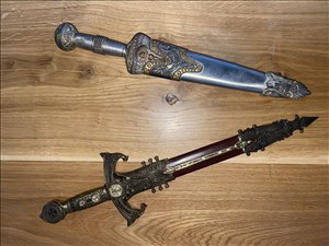 חרבות עתיקות 