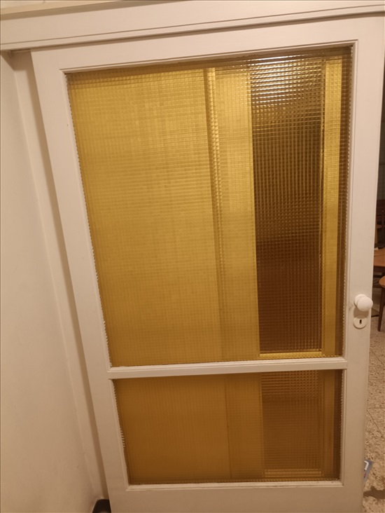 דלת סלון צבע זהוב