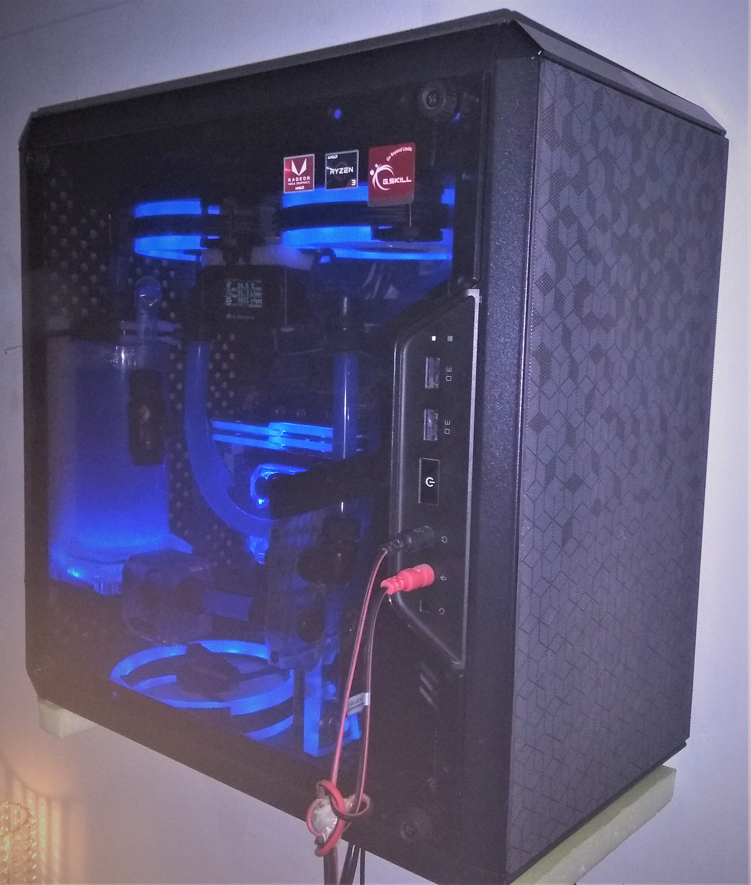 תמונה 1 ,מחשב גיימינג microATX AMD למכירה בירושלים מחשבים וציוד נלווה  מחשב שולחני