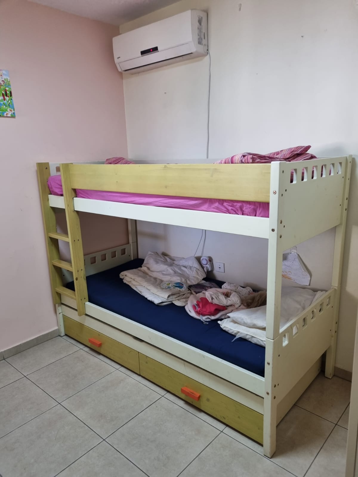 מיטת קומותיים שנפחת למיטה שלישית