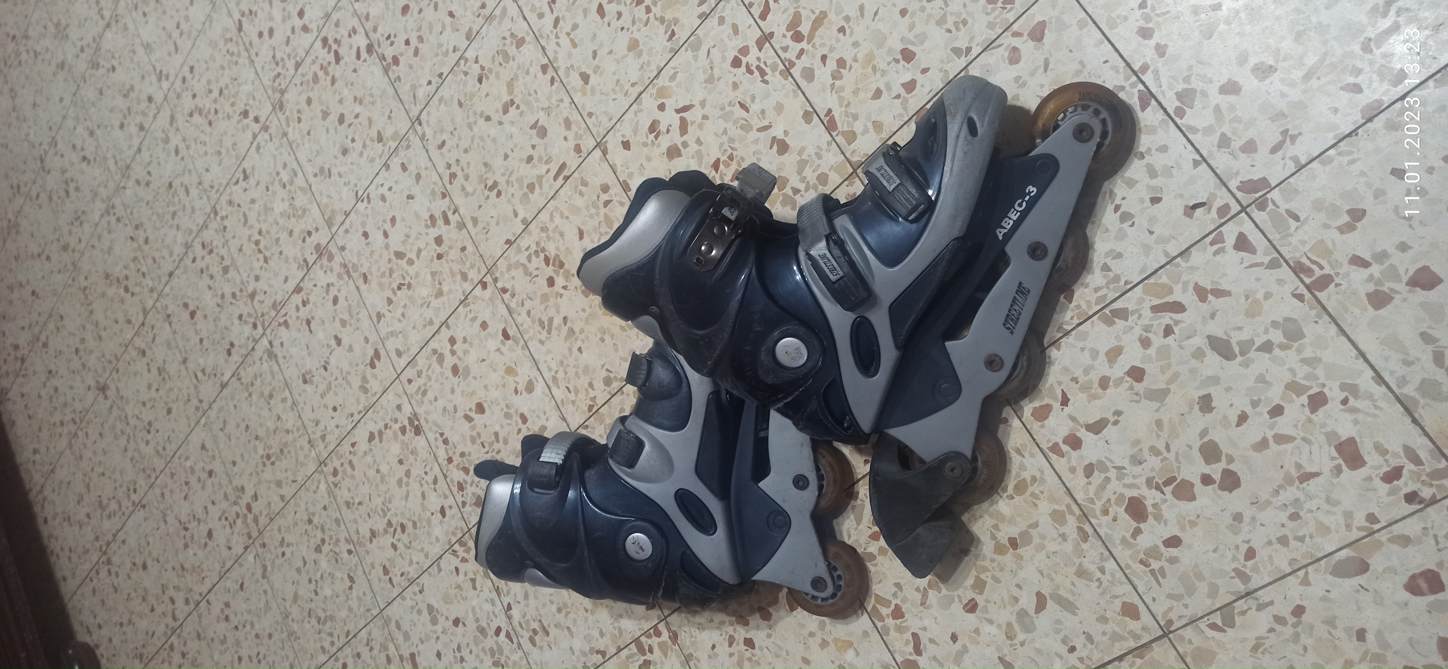 תמונה 2 ,נעלי רולרבליידס  37 למכירה ביבנה ציוד ספורט  ביגוד ונעליים מקצועיות