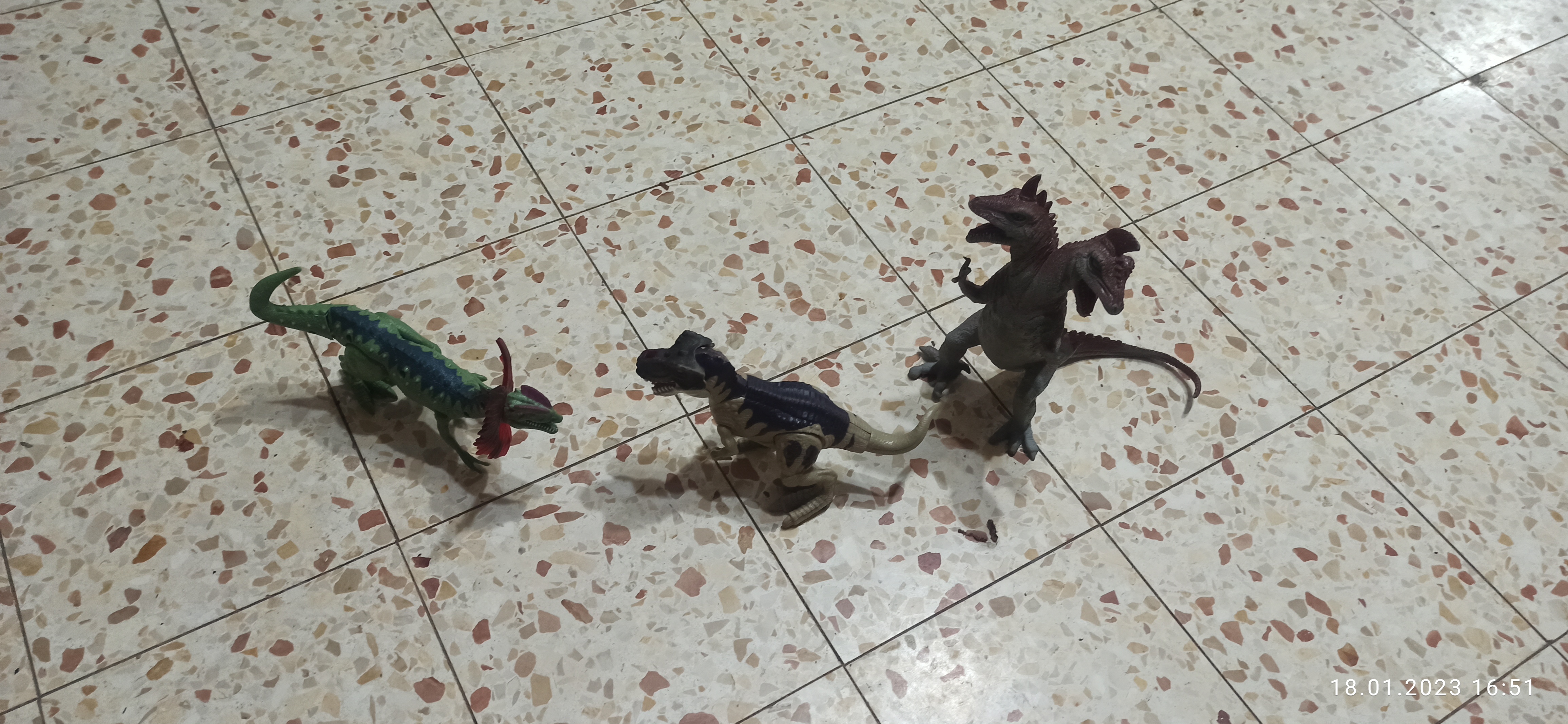 תמונה 1 ,3 דניזאורים  למכירה ביבנה לתינוק ולילד  משחקים וצעצועים