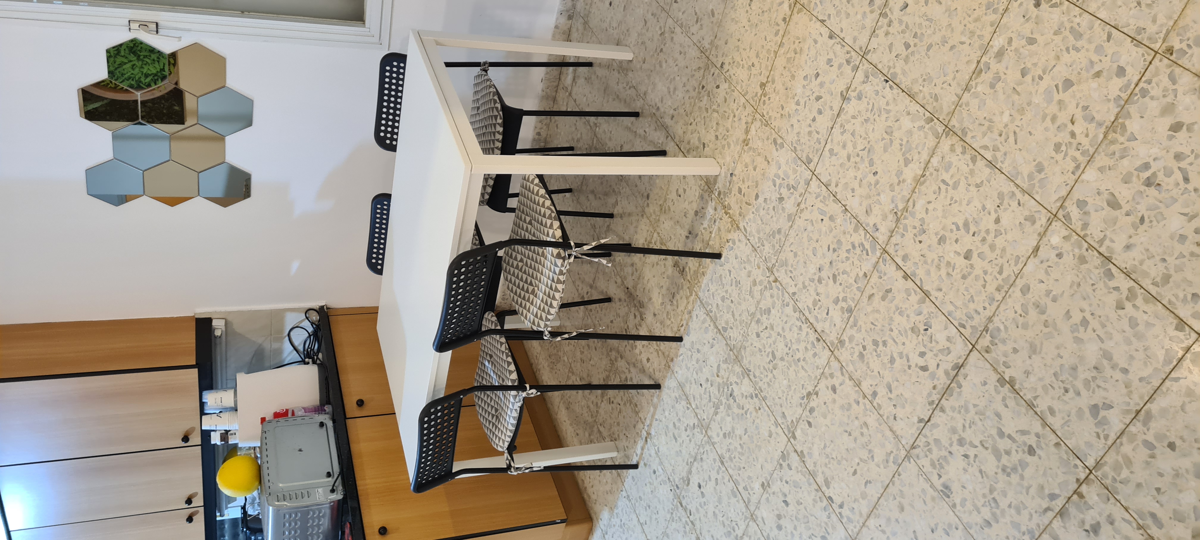 תמונה 2 ,פינת אוכל- שולחן ו4 כיסאות למכירה בחיפה ריהוט  פינת אוכל
