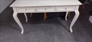 שולחן עץ לבן עם 3 מגרות 