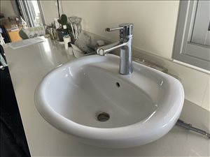 כלים סניטריים לאמבטיה ולשירותים 37 