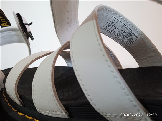 תמונה 2 ,סנדלי דר' מרטינס חדש 39 למכירה בתל אביב ביגוד ואביזרים  נעליים