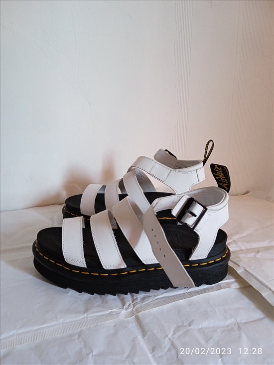 תמונה 3 ,סנדלי דר' מרטינס חדש 39 למכירה בתל אביב ביגוד ואביזרים  נעליים