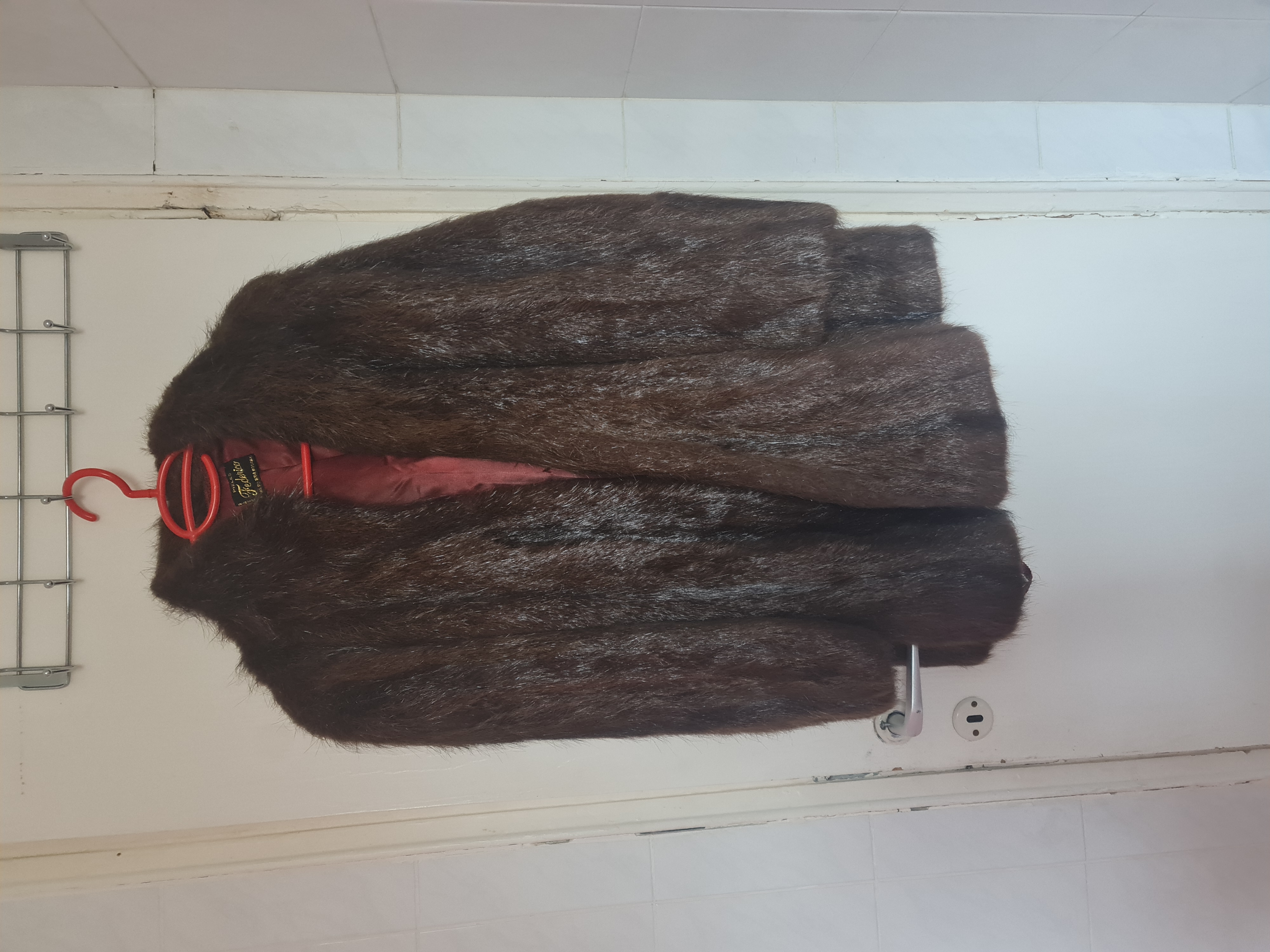 תמונה 1 ,מעיל פרווה אמיתי למכירה בהרצליה יד-שניה לנשים  בגדי נשים