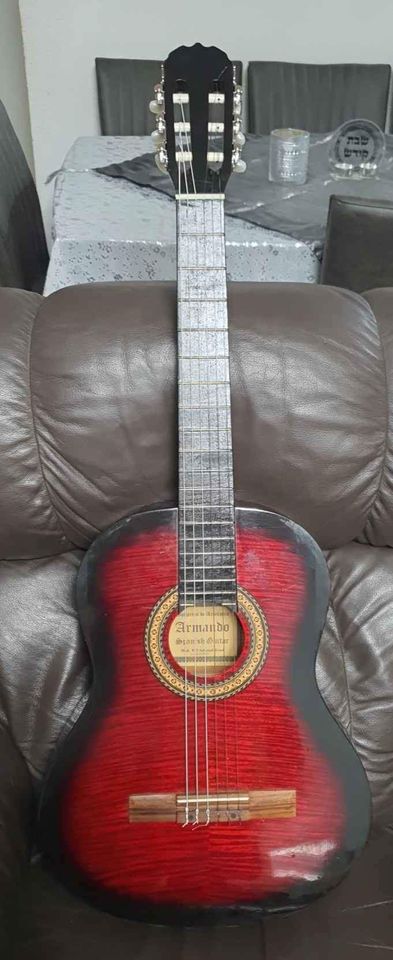 תמונה 1 ,גיטרה קלאסית של חברת ארמנדו למכירה בנתניה כלי נגינה  גיטרה קלאסית