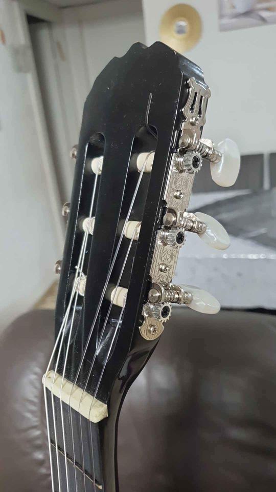 תמונה 3 ,גיטרה קלאסית של חברת ארמנדו למכירה בנתניה כלי נגינה  גיטרה קלאסית