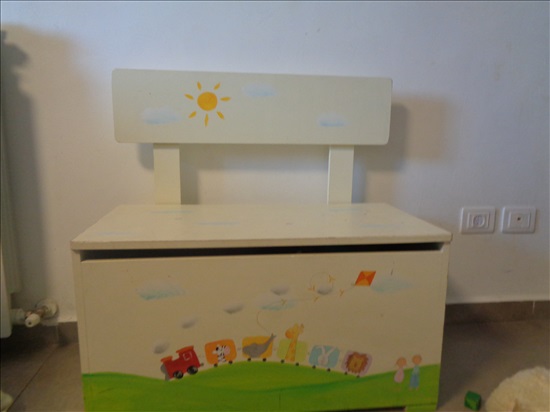 תמונה 1 ,ספסל +אחסון משחקים למכירה בירושלים לתינוק ולילד  משחקים וצעצועים