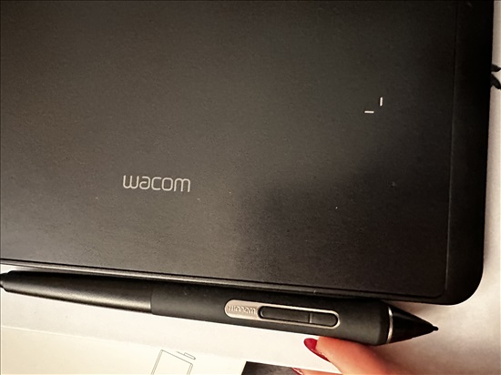 תמונה 2 ,לוח גרפי Wacom Intuos Pro  למכירה בראשון לציון מחשבים וציוד נלווה  עט דיגיטלי