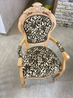 כיסא עץ מלא  
