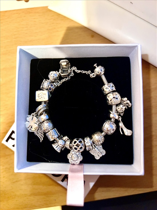 תמונה 1 ,2 פנדורות מלאות בתליונים  למכירה במודיעין-מכבים-רעות יד-שניה לנשים  תכשיטים