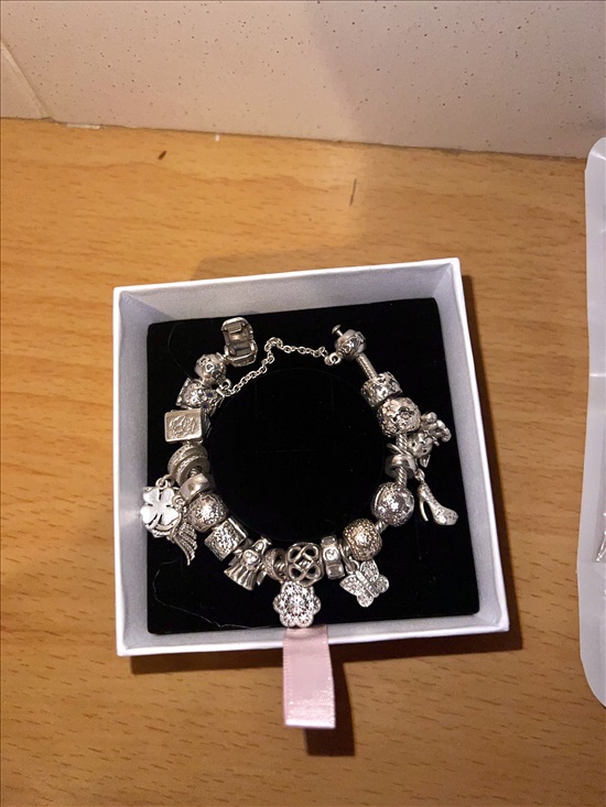 תמונה 2 ,2 פנדורות מלאות בתליונים  למכירה במודיעין-מכבים-רעות יד-שניה לנשים  תכשיטים