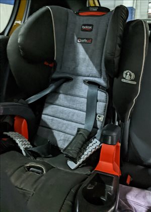 כיסא בטיחות ובוסטר לרכב 