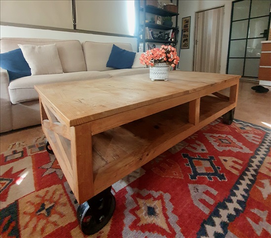 תמונה 4 ,שולחן סלון עץ מלא וגלגלי ברזל למכירה באור יהודה ריהוט  שולחנות